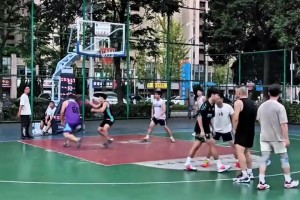 威少：国王主场球迷很棒，期待能够点亮光束