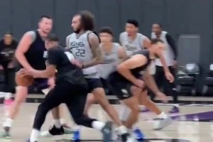 萨拉赫开着新款劳斯莱斯下班，后面的比赛状态还能不能恢复啊🫠