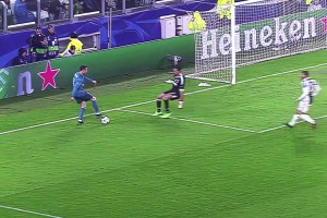 皇马vs尤文经典瞬间：C罗绝世倒钩咏流传