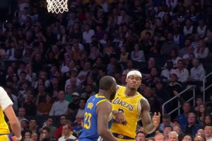 都是暴脾气！追梦与范德彪对抗后互相大力推搡💥险引冲突