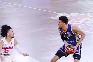 文班当年在法甲这操作就很离谱！刚出手完立马就闪现篮下补扣🤯