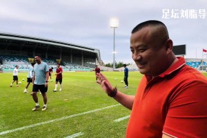泉州亚新队提前降级，俱乐部投资人李明权面对镜头稍显无奈