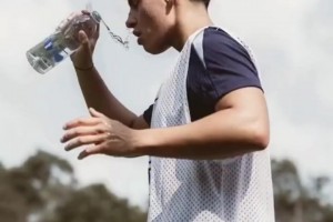 还得看我的！名场面：内森科林斯一路过人自己将进球收入囊中！