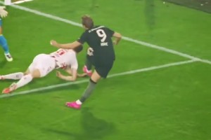 这就是神锋🐮！凯恩高难度破门我玩游戏都踢不出来这种