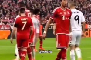 超级名场面！当年卡瓦哈尔被里贝里一耳光直接扇懵了！