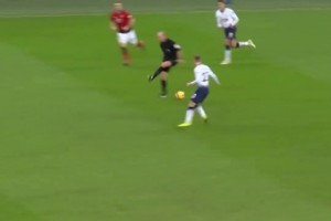 1人防死热刺！单场比赛5次超级扑救！德赫亚这场是真超神了！