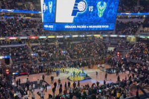 嘘声居多！（在步行者呆10年）特纳重返印城遭主场球迷狂嘘😰