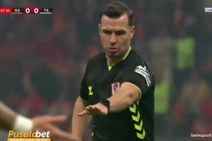 啊？裁判本来给加拉塔萨雷点球，然后立即将其改为球门球……