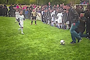 小孩：退役老头欺我小无力😭