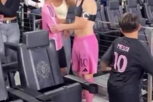 反骨仔🤣！“皇马名宿”马特奥脚踢老爸梅西