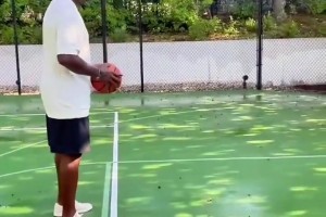 乔丹：有点紧张 ？多年没打球中投依然如此稳！