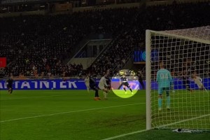 球门后视角再看劳塔罗世界波，网友：究竟是不是踢呲了🤭