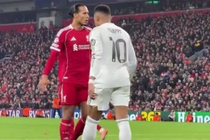 又帅又能踢！最佳视角看：索博斯洛伊如何单防姆巴佩 ！