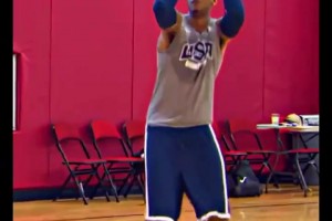 安东尼投篮慢动作鉴赏，从接球到出手整个投篮动作连贯丝滑...