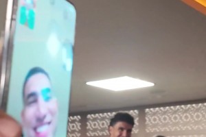 因伤缺阵的阿什拉夫，与摩洛哥队友们进行了视频通话
