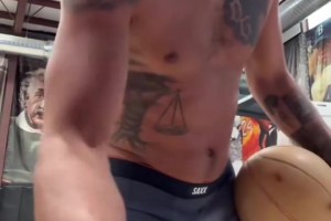 他需要上场！队记：杨瀚森暂时还没有能力为球队胜利做出贡献！