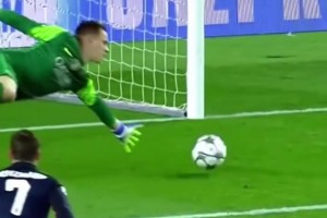 属于门将的试炼塔！那些惊人的扑救合集！多少球看着都要进了！