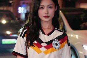 云姨穿上德国最新战袍，成为街上的焦点🤩