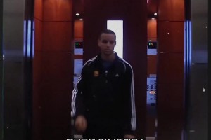 近看米切尔身材真壮实💪💪