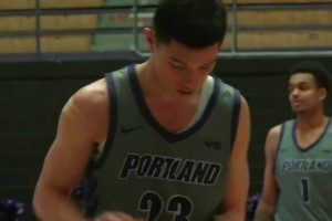 拥有中国血统！05年波特兰大学大一澳洲控卫场均17+4+5