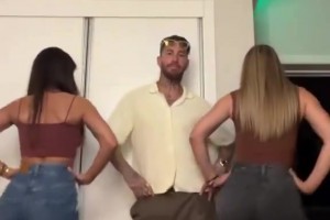 会玩😂！水爷拉莫斯和两位美女热舞