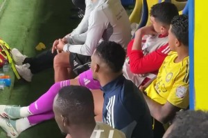 替补席上的所有人都不敢相信C罗在场上做了什么🤯