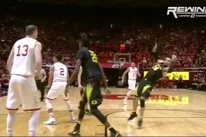 狄龙说火箭全是假摔？美媒调侃：他竟忘了自己当年的炸裂假摔😅