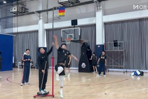 徐杰摸高测试3米15，崔永熙一旁打趣：够用了！😂