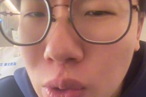 拜仁42号不养闲人！看看17岁的卡尔这惊人的成熟度