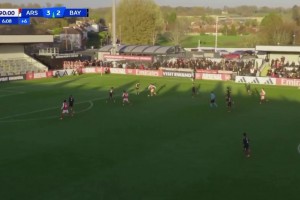 太丝滑！15岁道曼连过2人+马赛回旋挑射，助枪手青年欧冠4-2拜仁