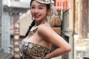 美不美？😍张曼源晒自己苗族装扮：是时候拿出我宝藏库存了