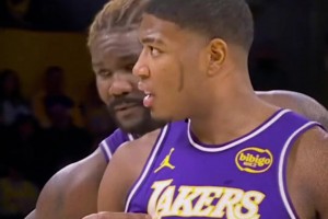 八村这个点，要么进行交易升级，要么让斯玛特上主力试一试...