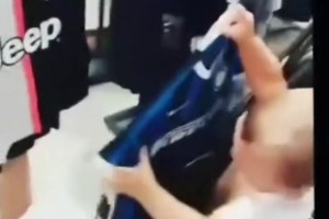 网友整活：本轮欧冠战罢，失意豪门连麦中。。。😅